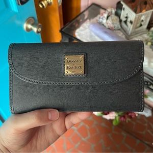 Dooney & Bourke wallet